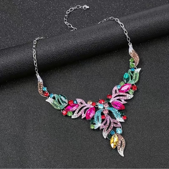 Jane Chic Designs The Princess Necklace and Earring Set - Picture 3 of 5